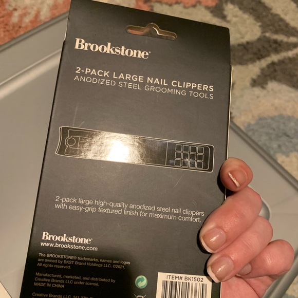Brookstone 2 pack of high quality nail clippers all black - Picture 3 of 3